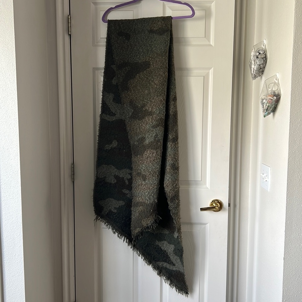American Eagle Camo Blanket Scarf